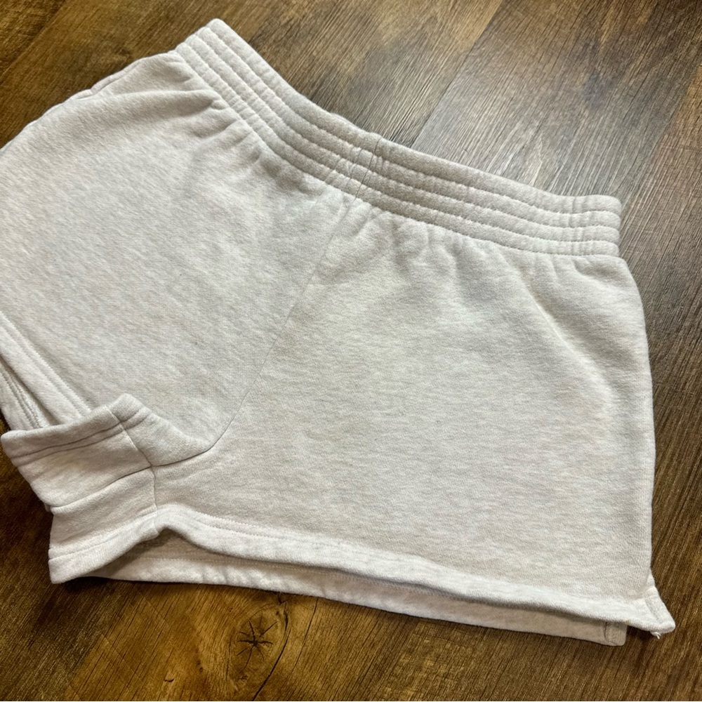 Aritzia TNA Cozy Sweat Fleece Perfect Micro Shorts Sz Small Heather - Picture 5 of 13